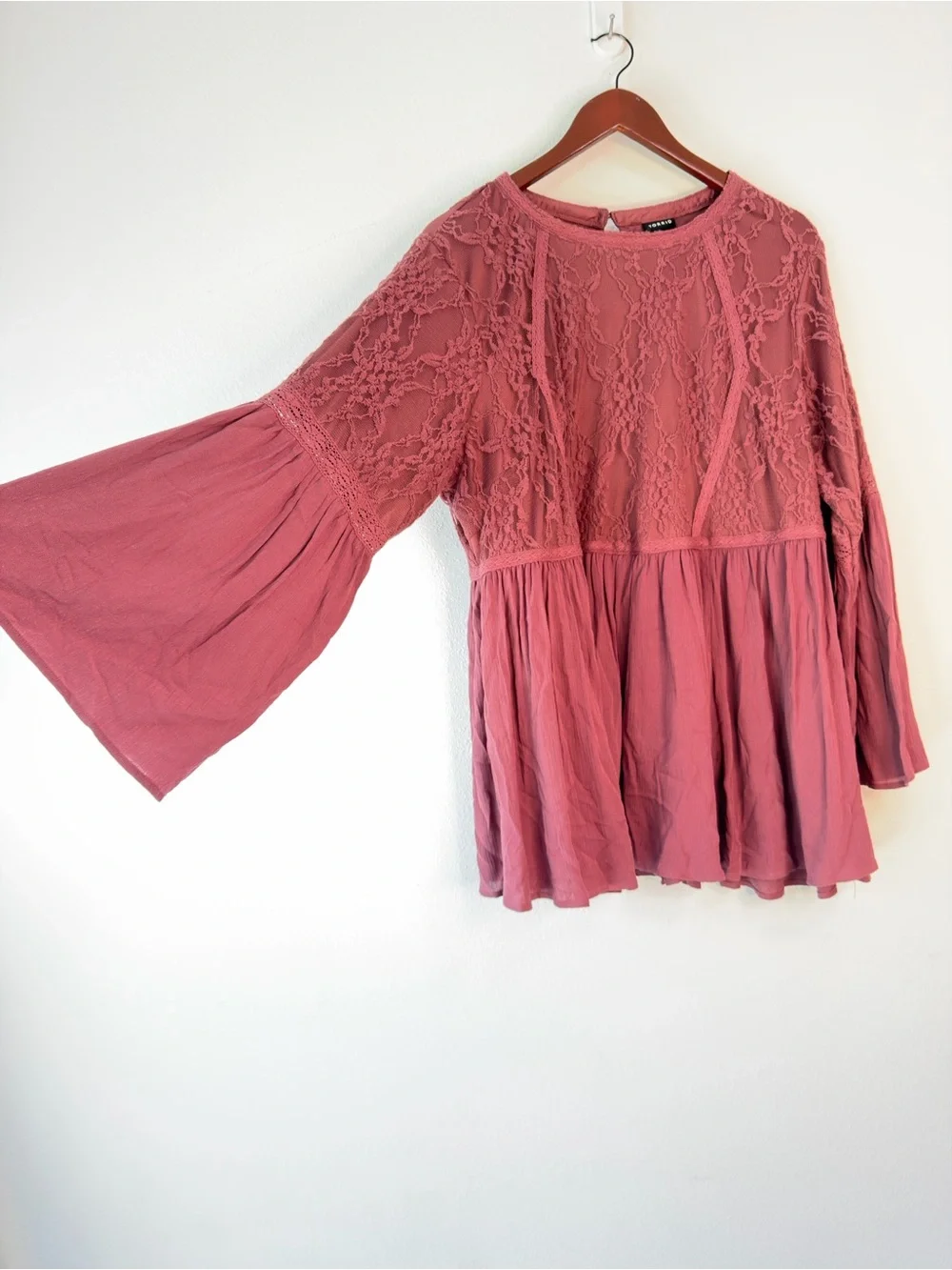Torrid‎ Pink Lace Bell Sleeve Tunic Top Womens 2X Flowy Boho Peasant Cottagecore